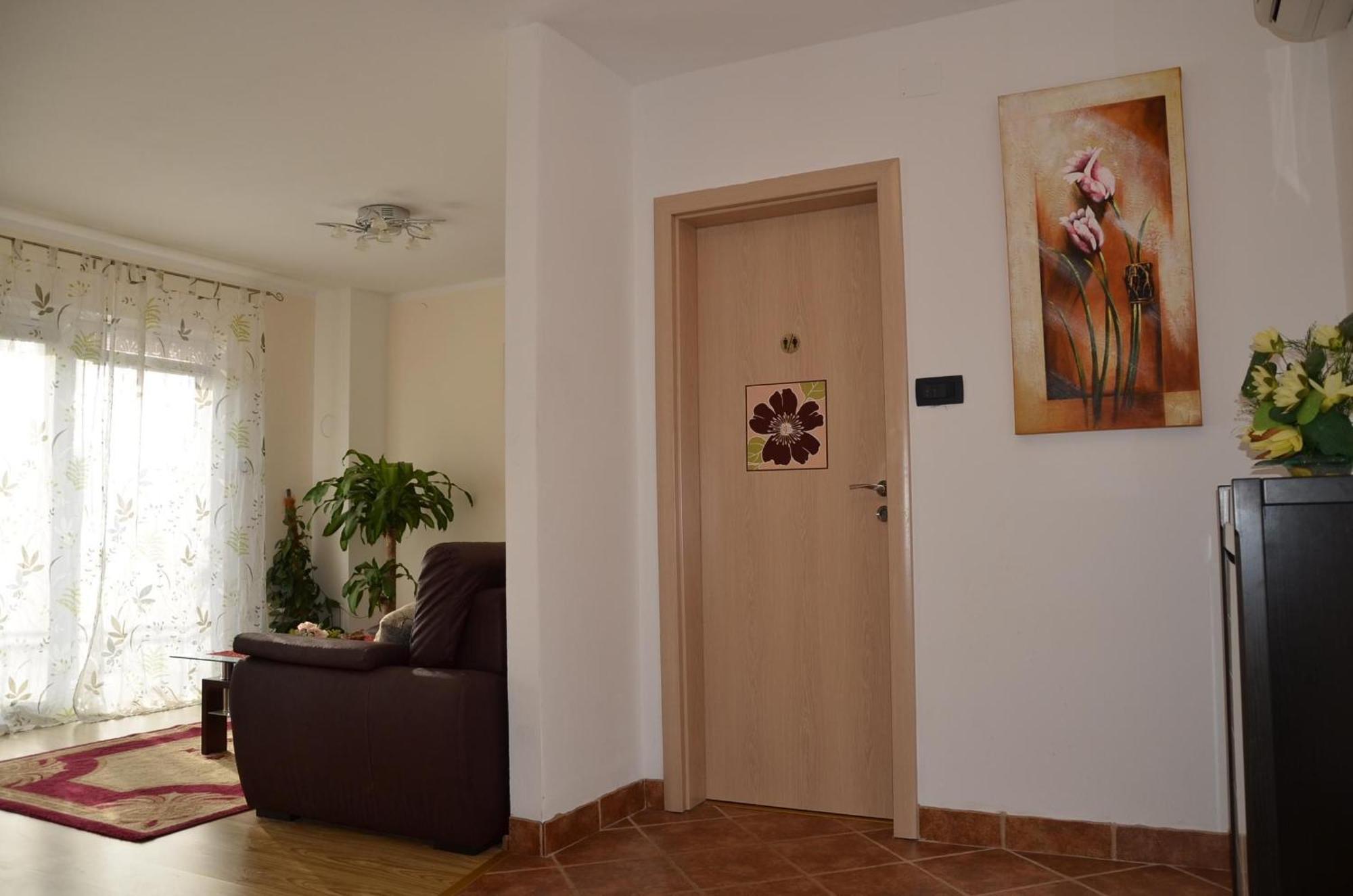Grosses Ferienhaus Mit Eigenem Pool Und Terrasse Crikvenica Exterior photo