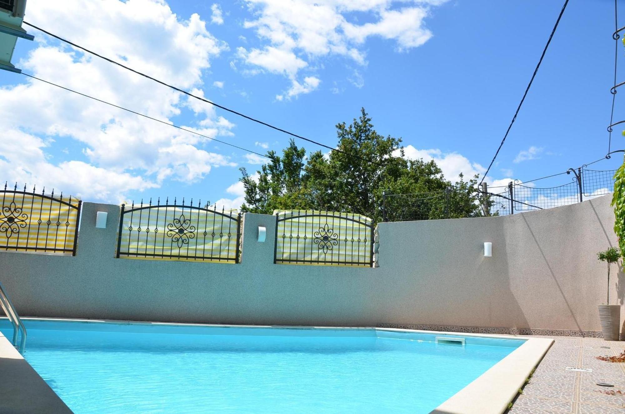 Grosses Ferienhaus Mit Eigenem Pool Und Terrasse Crikvenica Exterior photo