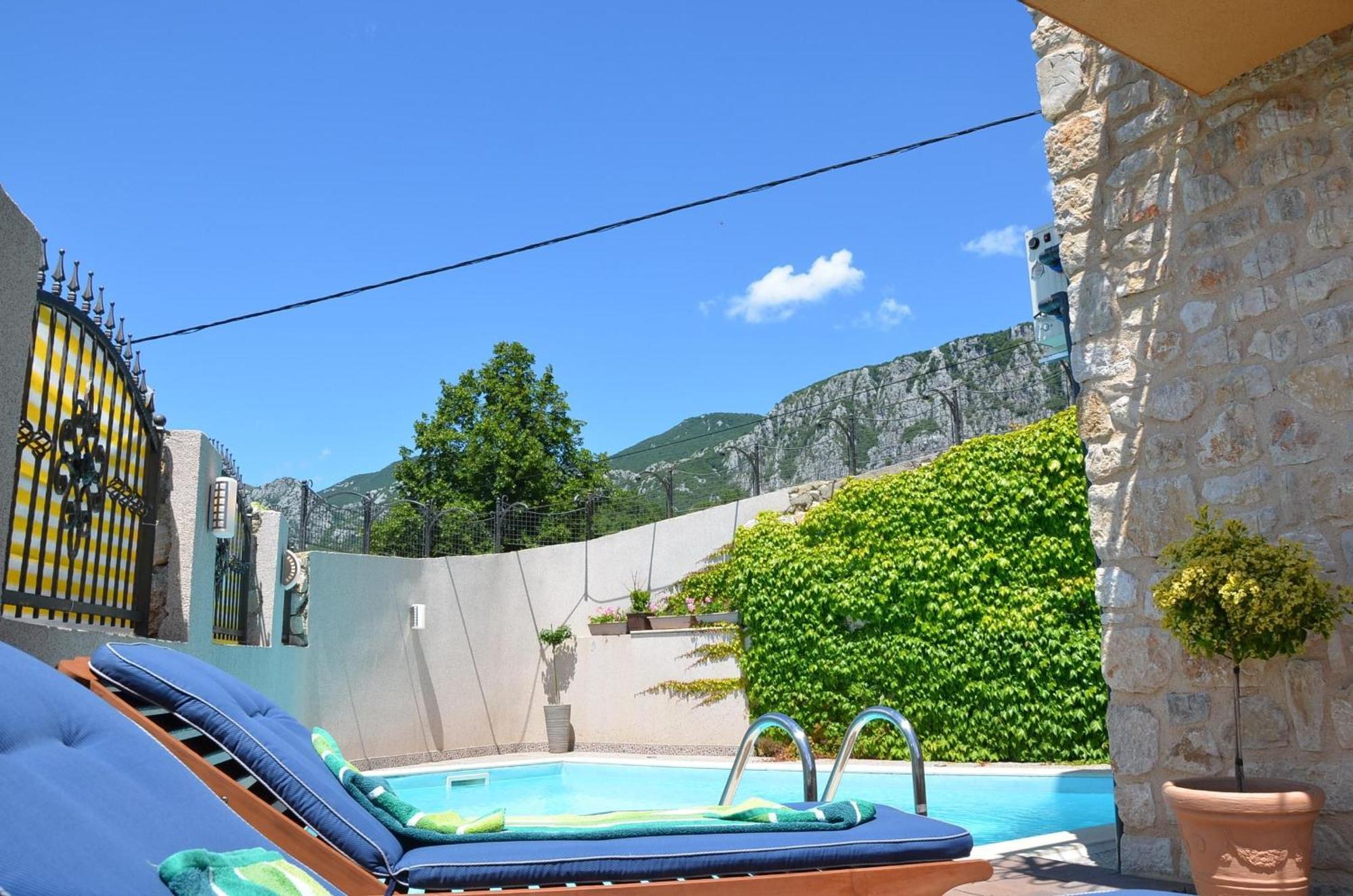 Grosses Ferienhaus Mit Eigenem Pool Und Terrasse Crikvenica Exterior photo