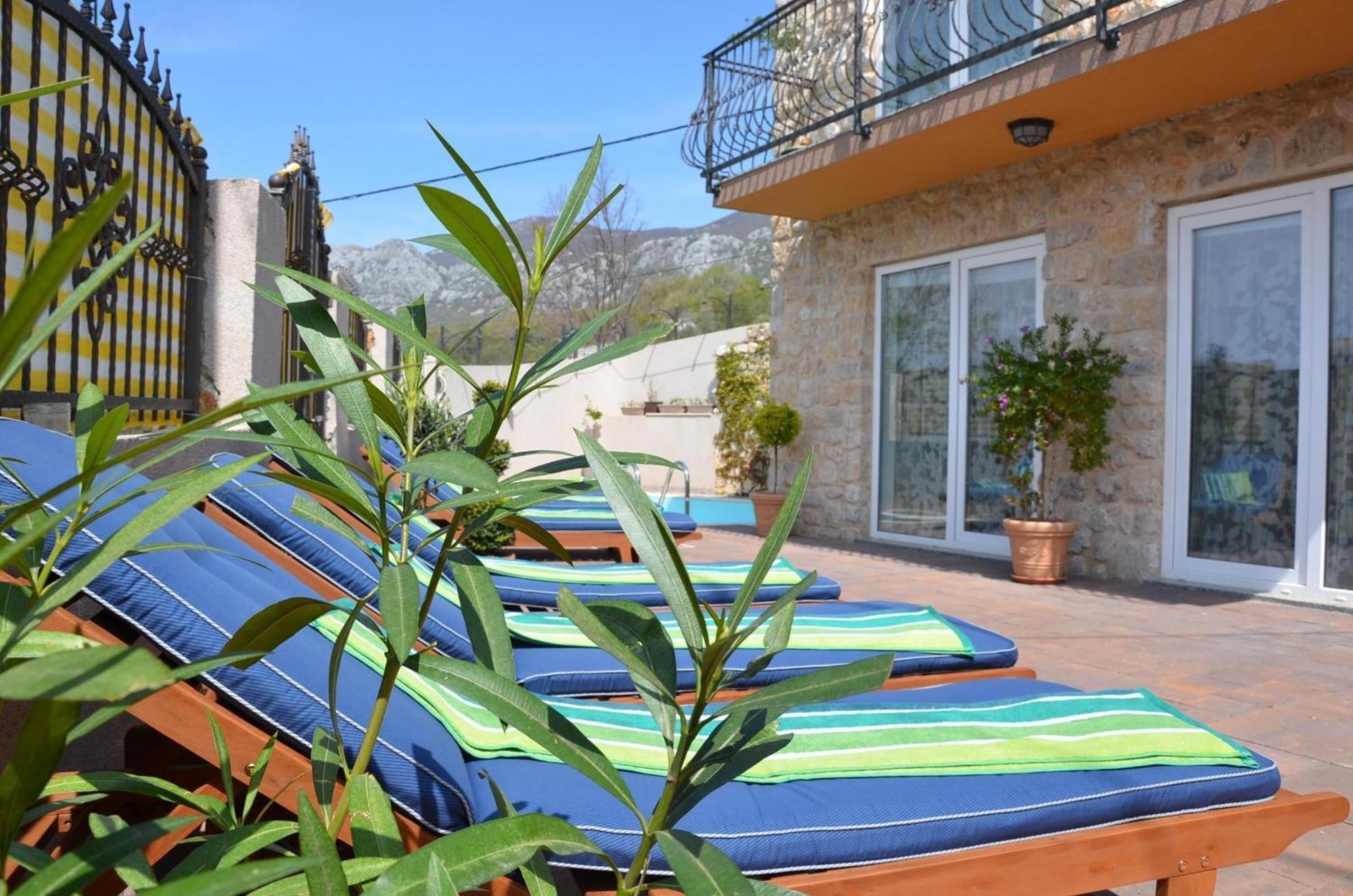 Grosses Ferienhaus Mit Eigenem Pool Und Terrasse Crikvenica Exterior photo