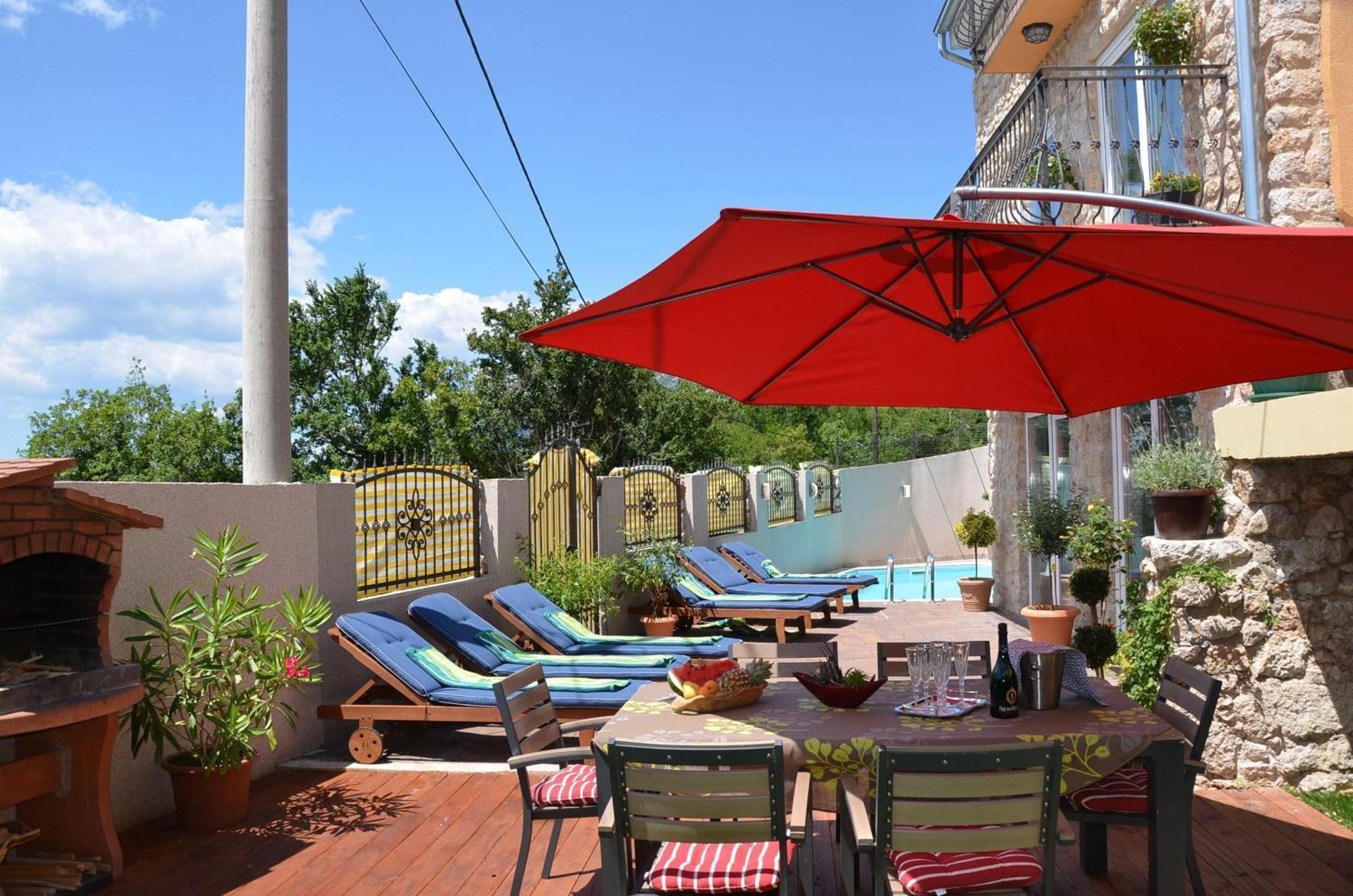 Grosses Ferienhaus Mit Eigenem Pool Und Terrasse Crikvenica Exterior photo